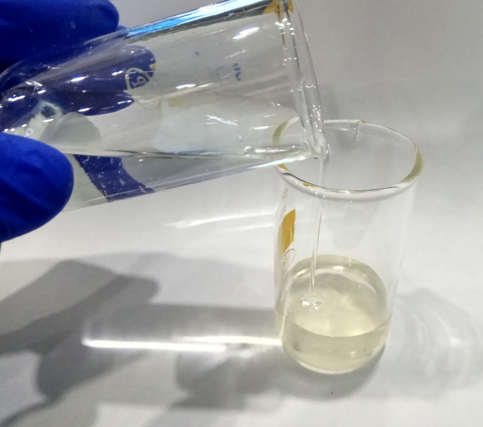 Hydra Add soda solution to the mephedrone solution.jpg
