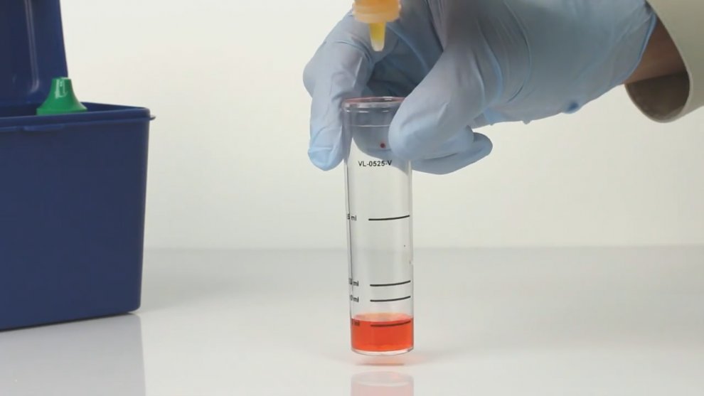 Hydra amphetamine Pipette sodium nitrite solution.jpg