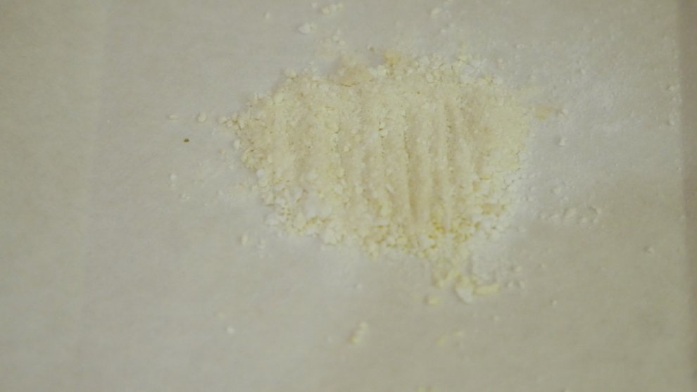 Hydra surfactant Inspecting the structure of the powder.jpg