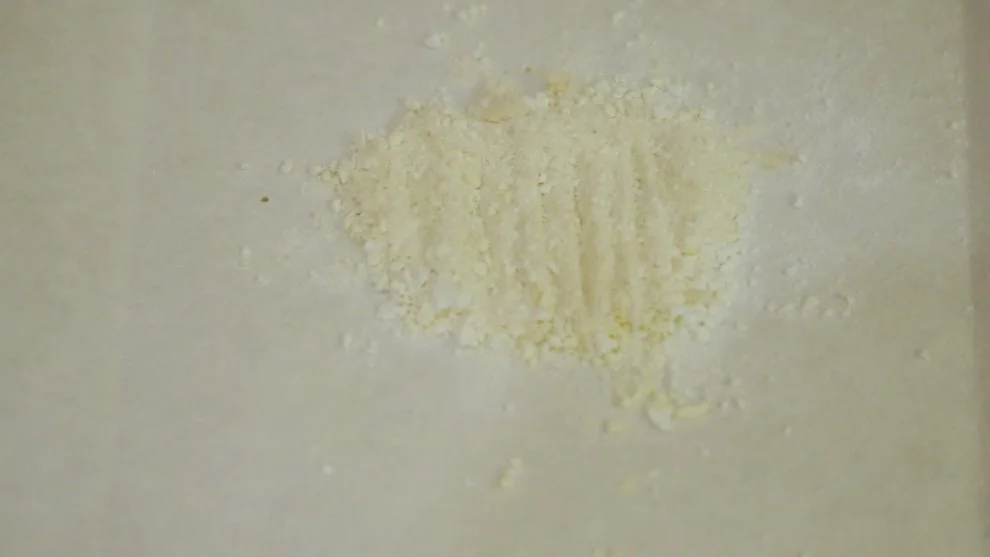 Hydra surfactant Inspecting the structure of the powder.jpg